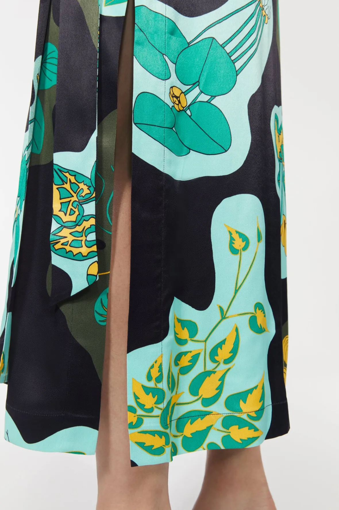 Rodebjer The Heartleaf Capsule^Mabelin Cape Leaf